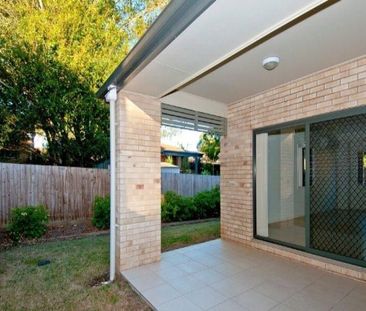 Family Home in quiet small complex - Photo 6