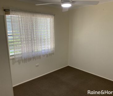 Spacious Family Home in a Quiet Cul-de-Sac! - Photo 4