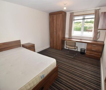 5 bedroom flat to rent - Photo 4