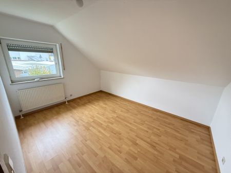 MO0971 - Helle Dachgeschosswohnung mit Balkon un Marienrachdorf - Photo 2