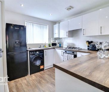 3 bedroom semi-detached house to rent - Photo 6