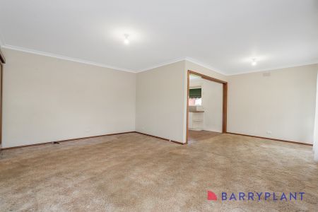 Spacious Family Home with Garden Maintenance Included! - Photo 2