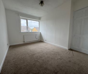 3 Bedroom Semi-Detached House - Photo 3