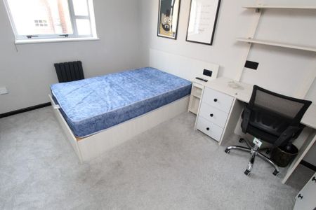 8 bedroom flat to rent - Photo 5