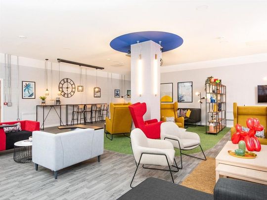 1 bedroom in a flat share to rent - Photo 1