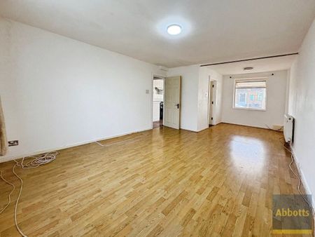 Basildon, SS15 5BN - Photo 2