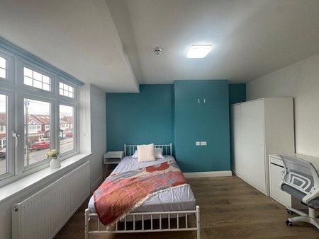 1 bedroom in a house share to rent - Photo 2