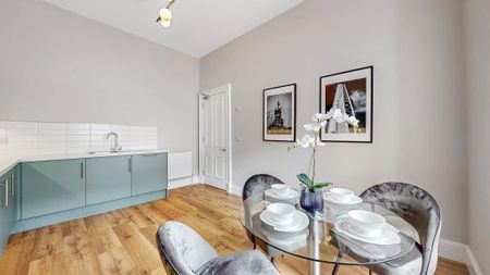 4 bedroom flat to rent - Photo 2