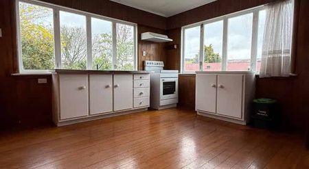 Classic 2-Bedroom Home in Central Papatoetoe - Photo 4