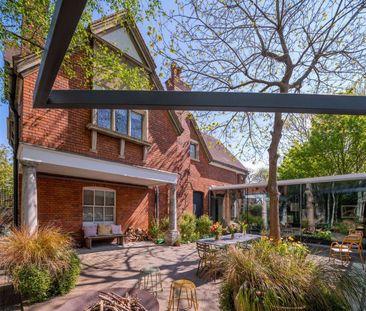 An unique opportunity to live in an architecturally designed house ... - Photo 1