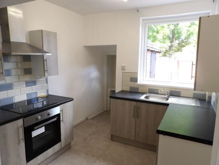 1 bedroom ground floor flat to rent - Photo 2