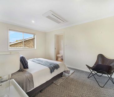 Modern, Light-Filled Duplex with Open-Plan Living - Photo 2