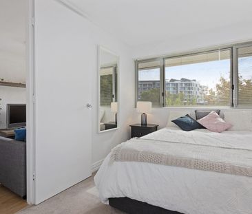 Prime Claremont One-Bedroom - Photo 5