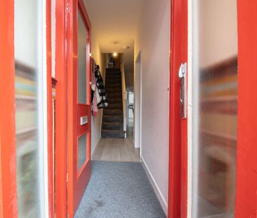 Cosy four bed on Dogfield Street - Photo 5