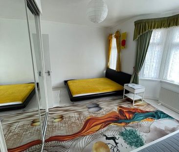 Room in a Shared Flat, Little Ilford Lane, E12 - Photo 2