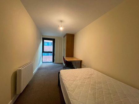 3 bedroom flat to rent - Photo 4
