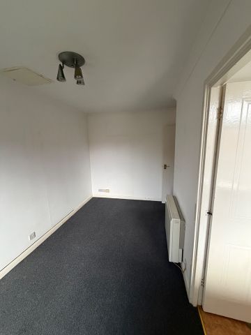 1 Bed Flat, Leen Court, NG7 - Photo 2