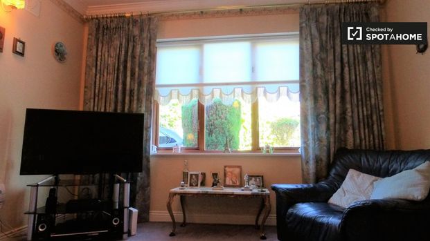 Room in a shared 4-bedroom flat for rent in Dublin - Photo 1