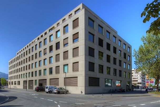 Living modern in an urban neighborhood with a large terrace and a view - Foto 1