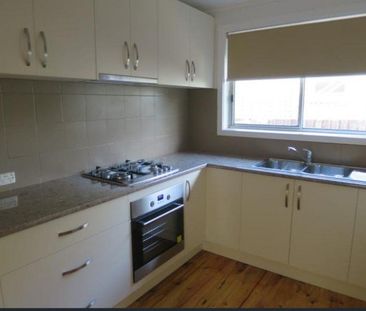 Convenient Living in the Heart of Thornbury - Photo 3