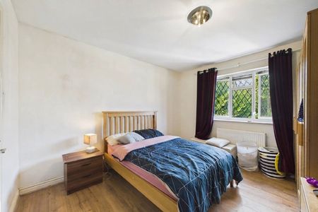 4 bedroom House in Melksham Close, Reading - Photo 3