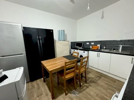 Studio Flat, Green Lane, IG3 - Photo 4