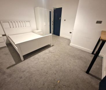 1 bedroom in a house share to rent - Photo 3