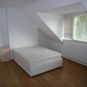 2 Bed - Westcotes Drive, Leicester, - Photo 2