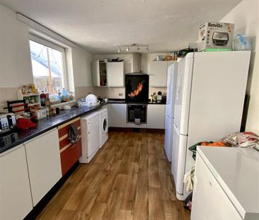 6 bedroom house to rent - Photo 2