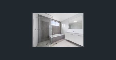 Spacious Two Bedroom Apartment - Photo 4