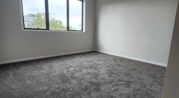 Modern 2-Bed Apartment in Prime Mount Wellington - Photo 1