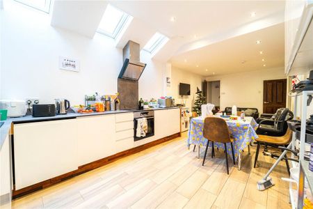 4 bedroom end of terrace house to rent - Photo 4