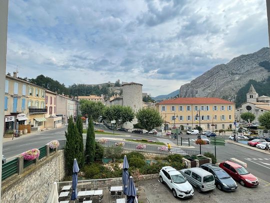 Appartement Sisteron 3 pièce(s) 62.95 m2 - Photo 1