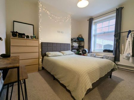 Brunswick Road, Gloucester - Photo 2