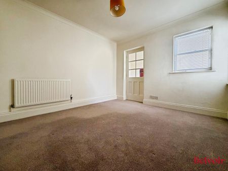 4 bedroom apartment to rent - Photo 3