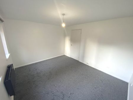 Price £1,350 pcm - Available 27/12/2025 - Unfurnished - Photo 4