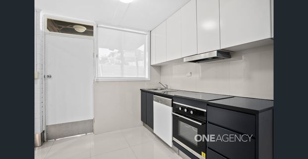 MODERN AND LOW MAINTENANCE UNIT - WATER AND ELECTRICITY INCLUDED - Photo 1