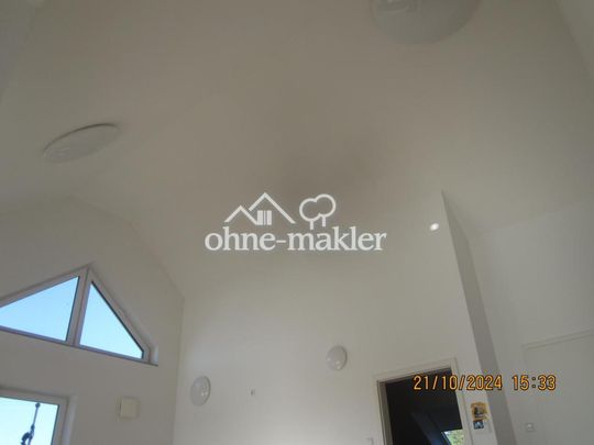 Schöne Dachgeschosswohnung mit einer großen Terasse und Bergsicht - Photo 1