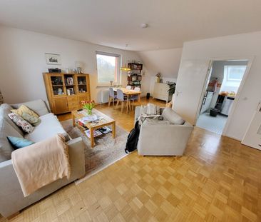 Erholung am Waldrand: Gepflegte 2-Zimmer Dachgeschoss-Wohnung mit S... - Foto 2