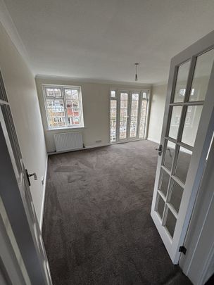 3 Bed Flat, Beverley Hyrst, CR0 - Photo 1