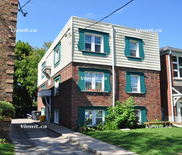 Bright 1 Bedroom Apartment - Photo 2