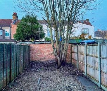 Denbigh Road, London, E6 - Photo 5