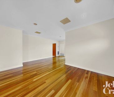 STUNNING SPACIOUS VILLA - Photo 2