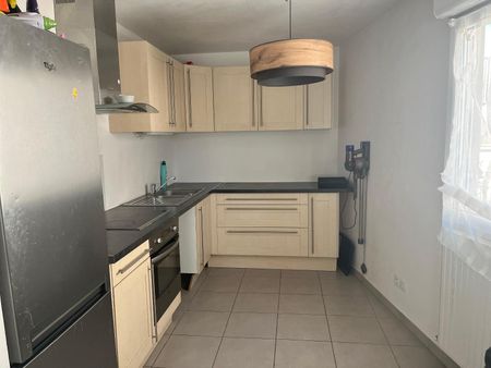 Location Appartement 4 pièces 82m² IRIGNY 69540 - Photo 3