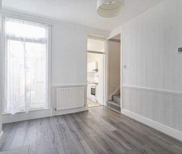 3 Bed Terraced House, Caulfield Road, E6 - Photo 3