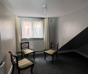 2 bedroom maisonette to rent - Photo 2
