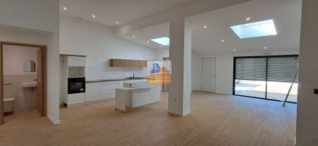 Location Maison 4 pièces 117m² - Photo 2