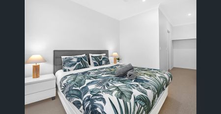 Cozy 2-bedroom townhouse in Emerald lakes (Carrara) - Photo 5