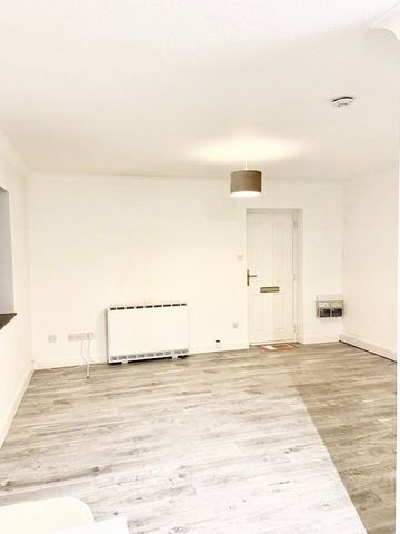 Studio Flat, Albemarle Court, SO17 - Photo 2