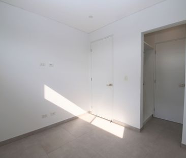 Near New Spacious Family Home - Photo 2